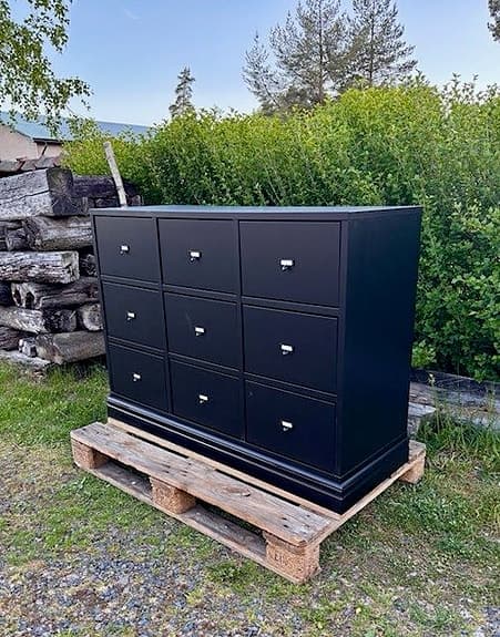 Byrå i köpmansdisk-stil