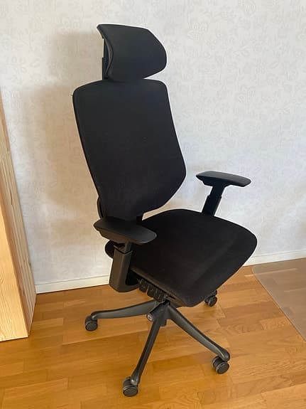 Ergonomisk kontorsstol med nackstöd – nypris ca 5.000 kr