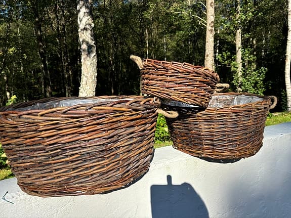 Tre nya korgar för förvaring, plantering mm