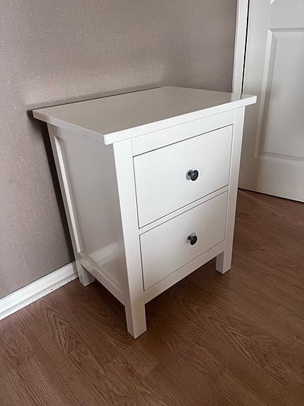 Hemnes byrå / sängbord