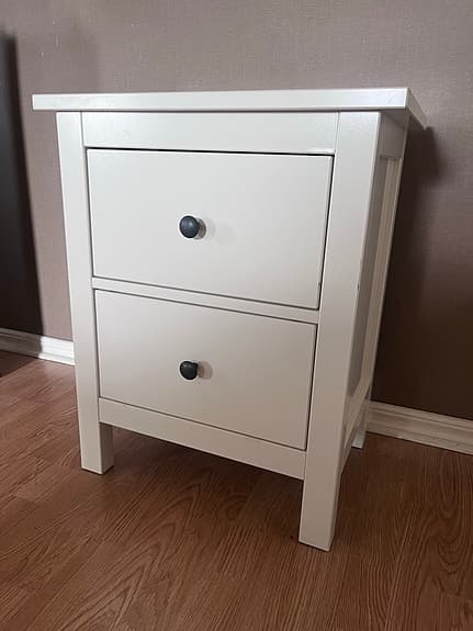 Hemnes byrå / sängbord