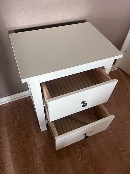 Hemnes byrå / sängbord