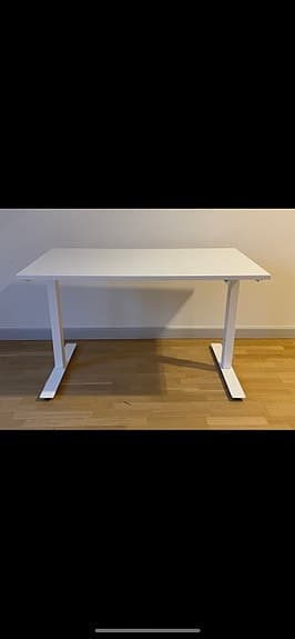 Skarsta Ikea skrivbord med vev
