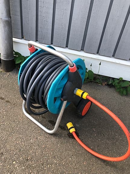Gardena slangvinda med trädgårdsslang