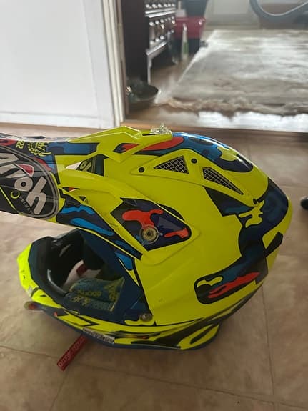 Airoh tc222 kolfiber/kevlar hjälm gul/blå