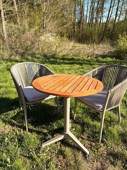 Äkta trä cafeset/balkongset med design stolar.