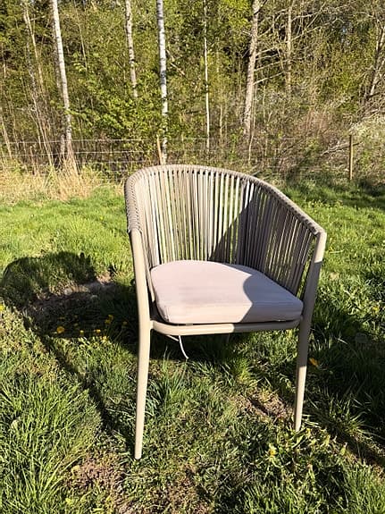 Äkta trä cafeset/balkongset med design stolar.