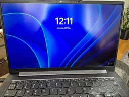 Lenovo Yoga Slim 7 14" laptop AMD Ryzen 5 8GB RAM 477GB SSD