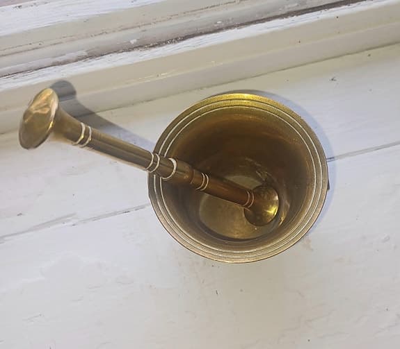 Vintage Retro mässings mortel med stöt