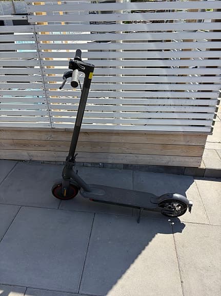Elsparkcykel svart