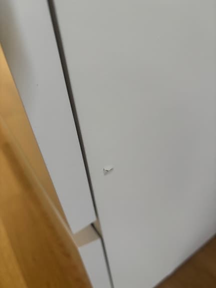 Malm byrå med 6 lådor