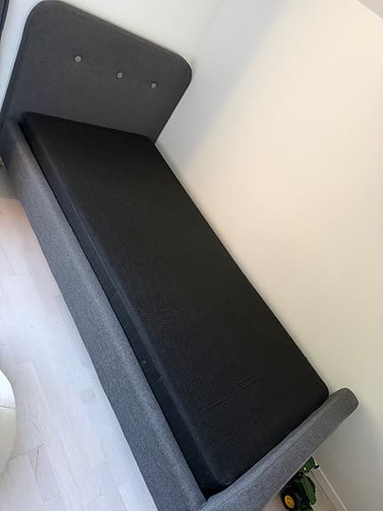 Jysk säng med resårbotten 90x200 grå