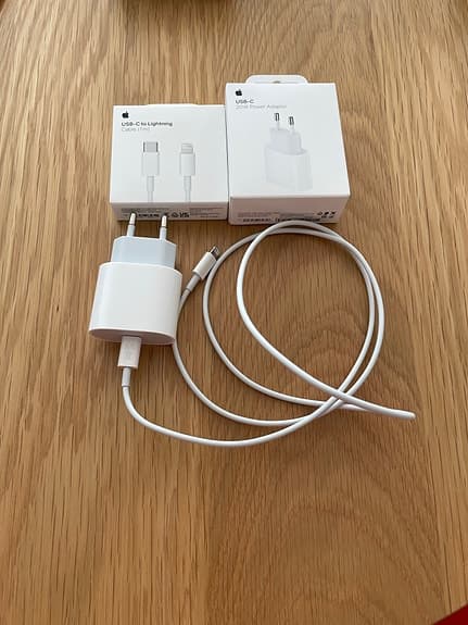 Apple USB‑C 20W laddare med USB‑C till Lightning‑kabel