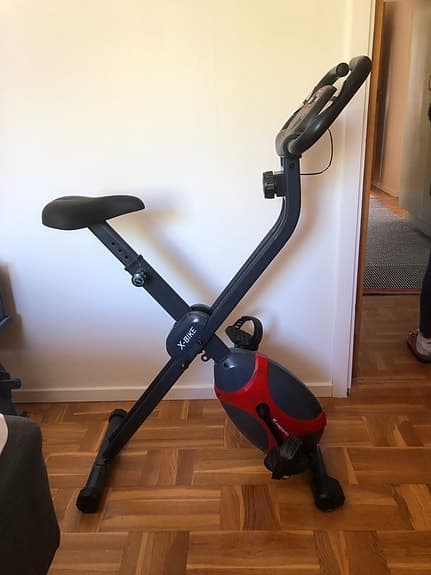 Hopfällbar motionscykel svart/röd