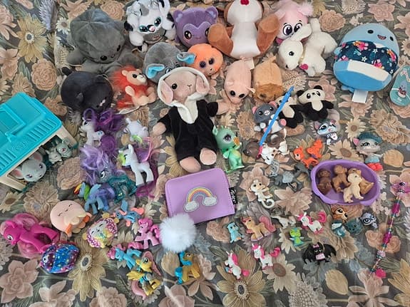 Squishmallows, my little pony och blandade leksaker.