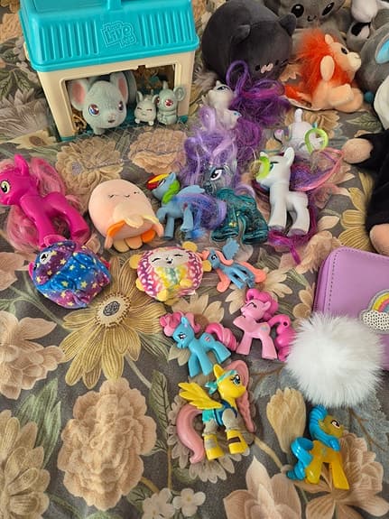 Squishmallows, my little pony och blandade leksaker.