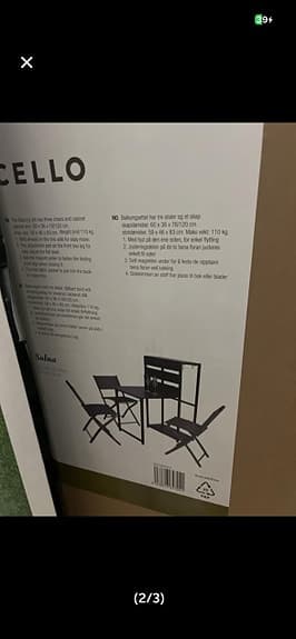 Balkongset med tre stolar o öppnad