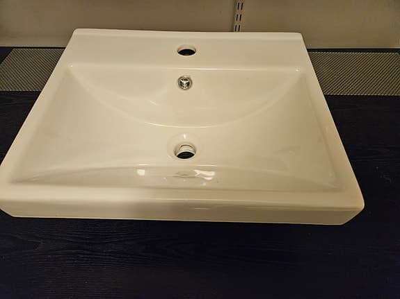 Vit tvättställ/handfat för badrum