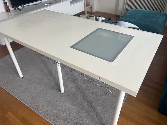 IKEA Vika Blecket skrivbord med glasdetalj perfekt för ritning & kreativt arbete