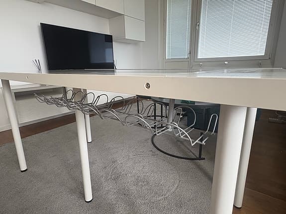 IKEA Vika Blecket skrivbord med glasdetalj perfekt för ritning & kreativt arbete