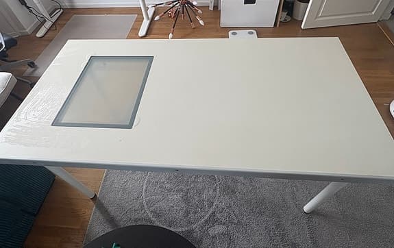 IKEA Vika Blecket skrivbord med glasdetalj perfekt för ritning & kreativt arbete