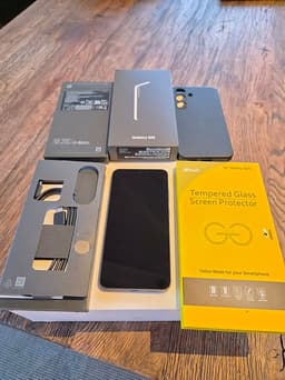 Samsung Galaxy S25 256GB (Onyx Black) – Absolut nyskick + Tillbehör