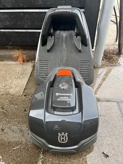 Husqvarna Automower 310 robotgräsklippare med laddstation