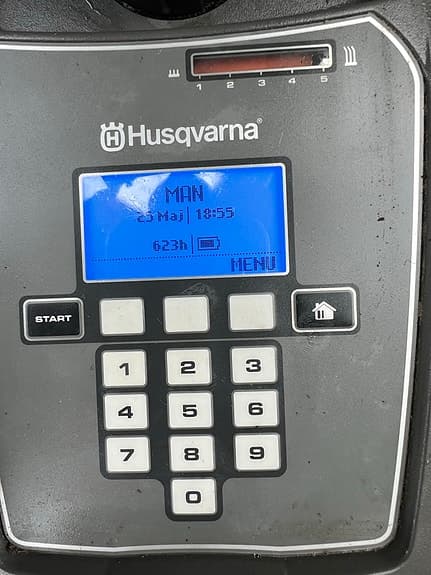 Husqvarna Automower 310 robotgräsklippare med laddstation