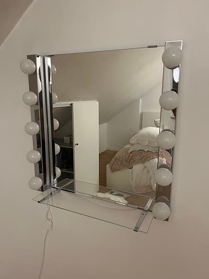 IKEA spegel med lampor