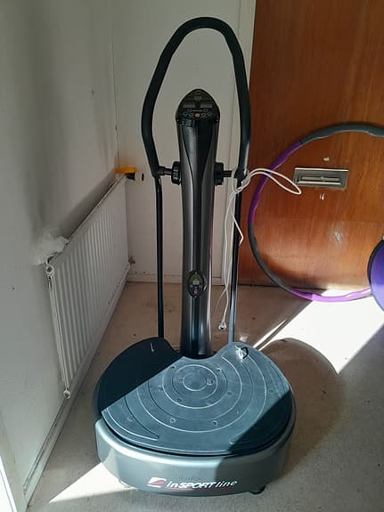 inSPORTline vibrationsplatta svart