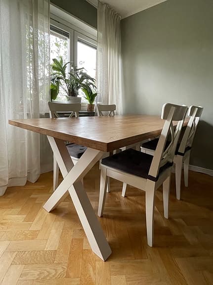 Mio matbord med 6st stolar från Ikea