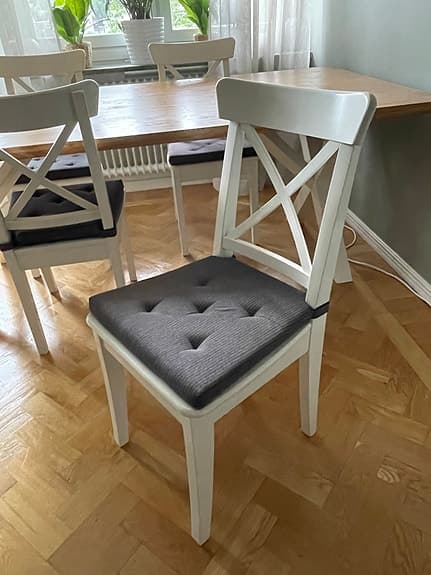 Mio matbord med 6st stolar från Ikea