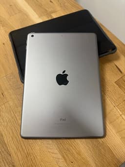 Apple iPad surfplatta 32 GB i Ny skick + skal