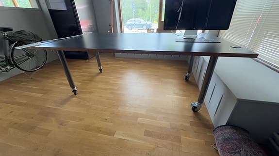 4 stabila skriv- eller arbetsbord