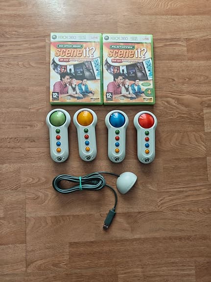 Xbox 360 Scene It? spel med 4 buzzers