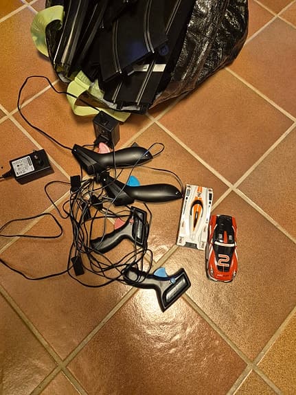 Scalextric 2 paket, 3 bilar4, fjärrkontroller