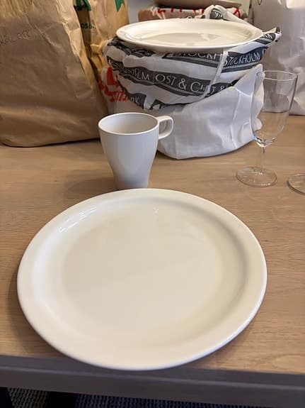 Dukning till sommarens fester