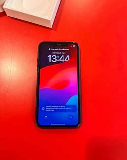 Apple iPhone 11 64GB svart