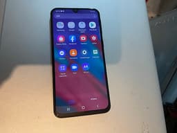 Samsung Galaxy A40 , 64GB android version 11, funkar bra , bra skick