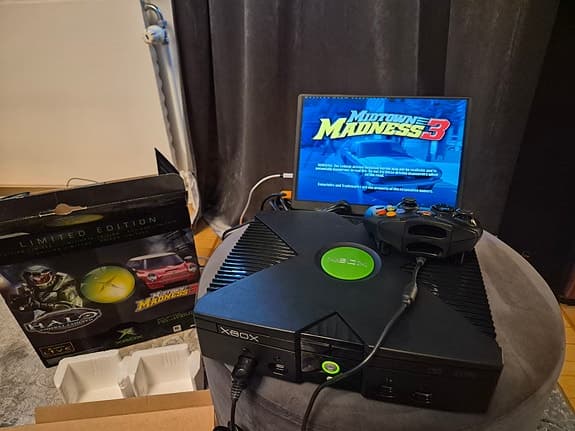 Xbox OG - Limited Edition Halo & Midtown Madness 3