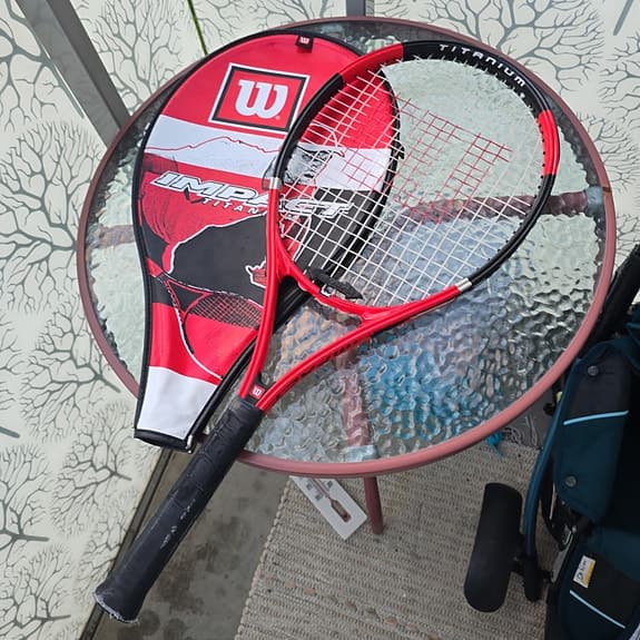 Wilson Impact Titanium tennisracket med fodral