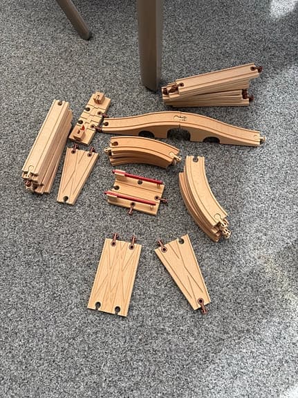 BRIO + Micki trätåg med räls och vagnar