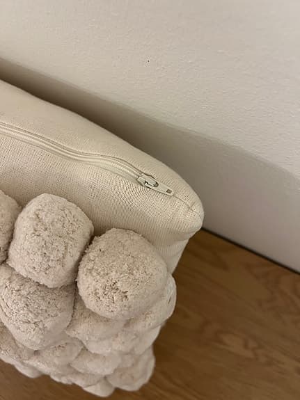 Byon Pom Pom Kuddar 2 st Vita – Nypris ca 600-1000 kr/st, Premium Design