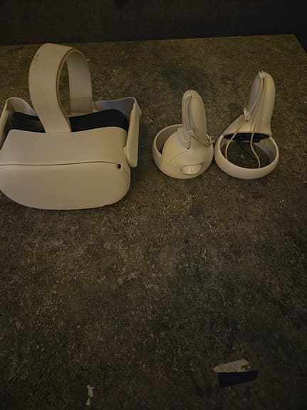 Oculus VR-headset med handkontroller