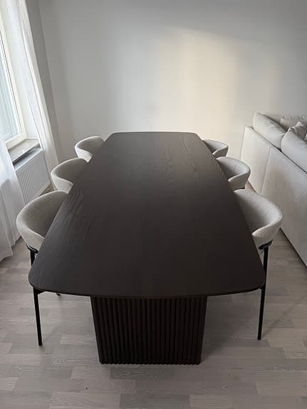 Matgrupp (bord + 6 stolar)