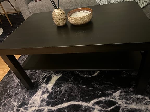 Jysk runt matbord och soffbord + golvlampa