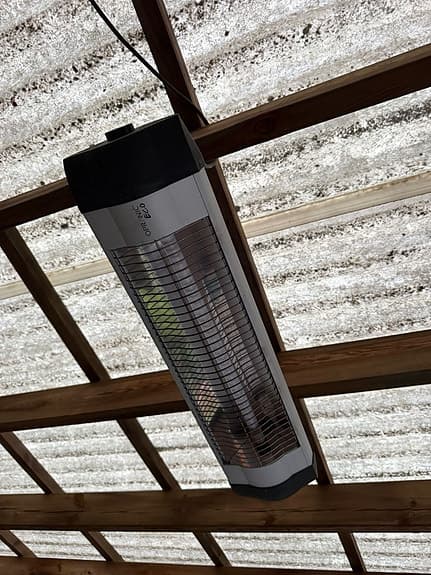 Infravärmare för uteplats, takhängd