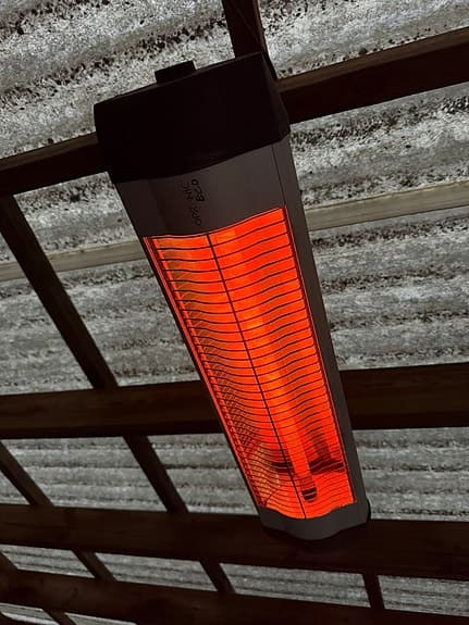 Infravärmare för uteplats, takhängd