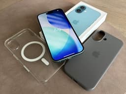 iPhone 16 teal