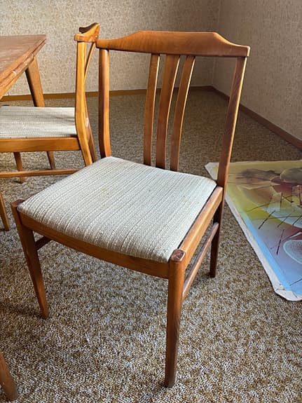 60-tals design-matgrupp i teak med bord och fyra stolar  i mycket fint skick.
